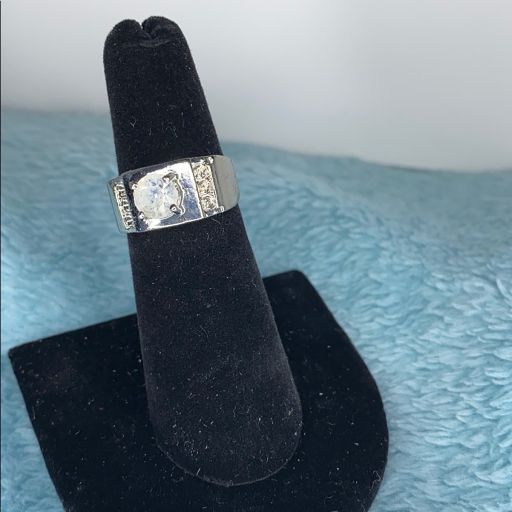 Woman’s ring size 5